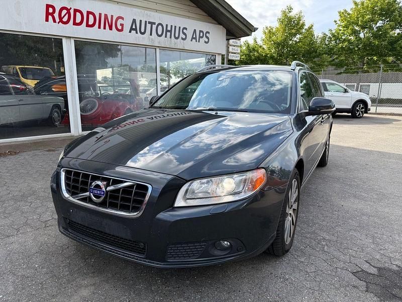 Grau Gebraucht 2011 Volvo V70 Summum Kombi | 3.500 € (Guter Preis) - Bild 1/4