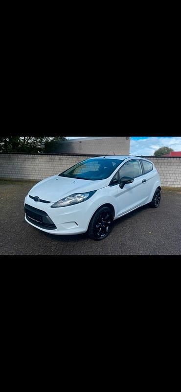 Gebraucht Ford Fiesta 82 PS (60 kW) 2012 Weiß Kleinwagen