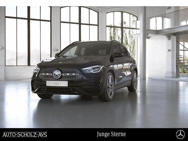 Metalliclack kosmosschwarz Gebraucht 2023 Mercedes GLA200 AMG SUV | 38.990 € (Etwas zu teuer) - Bild 1/4