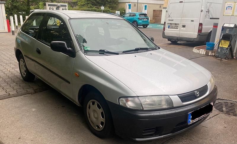 Silber Gebraucht 2000 Mazda 323F Limousine | 399 € - Bild 1/4