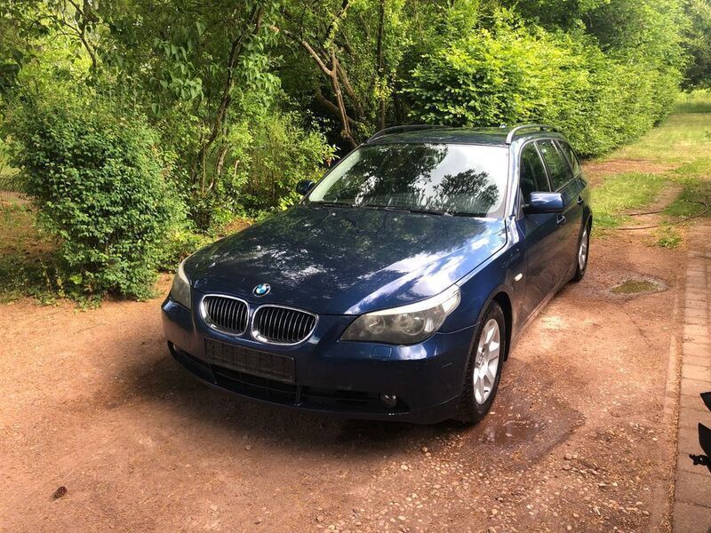 Blau Gebraucht 2005 BMW 530 Performance Kombi | 1.590 € - Bild 1/4