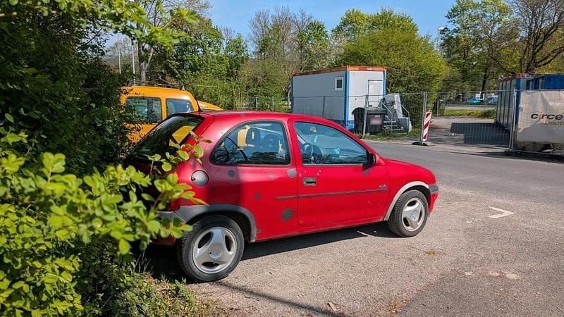 Używany Opel Corsa 60 KM (44 kW) 1996 Czerwony Hatchback