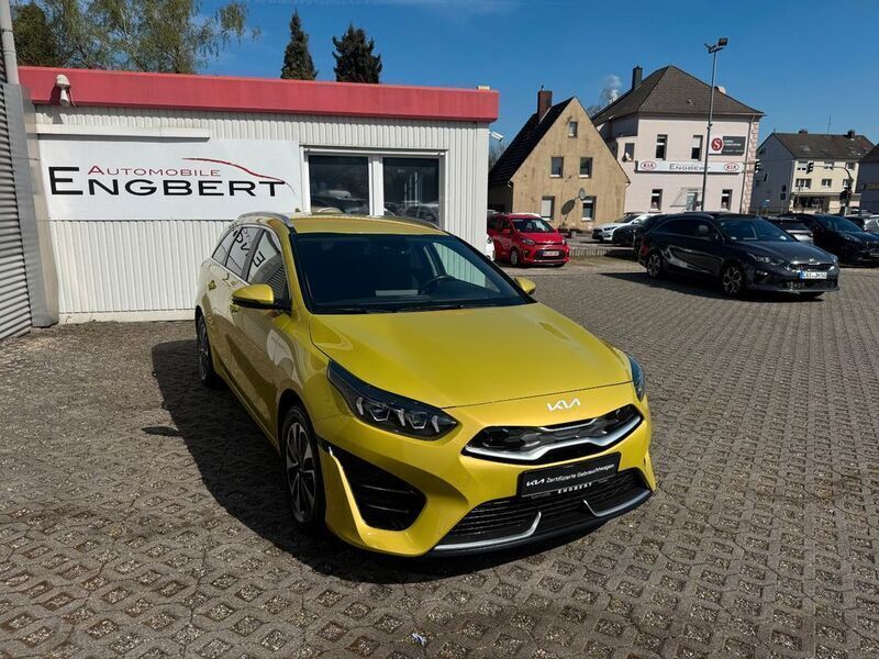 Grün Gebraucht 2022 Kia Ceed Sportswagon Comfort Kombi | 21.490 € (Guter Preis) - Bild 1/4