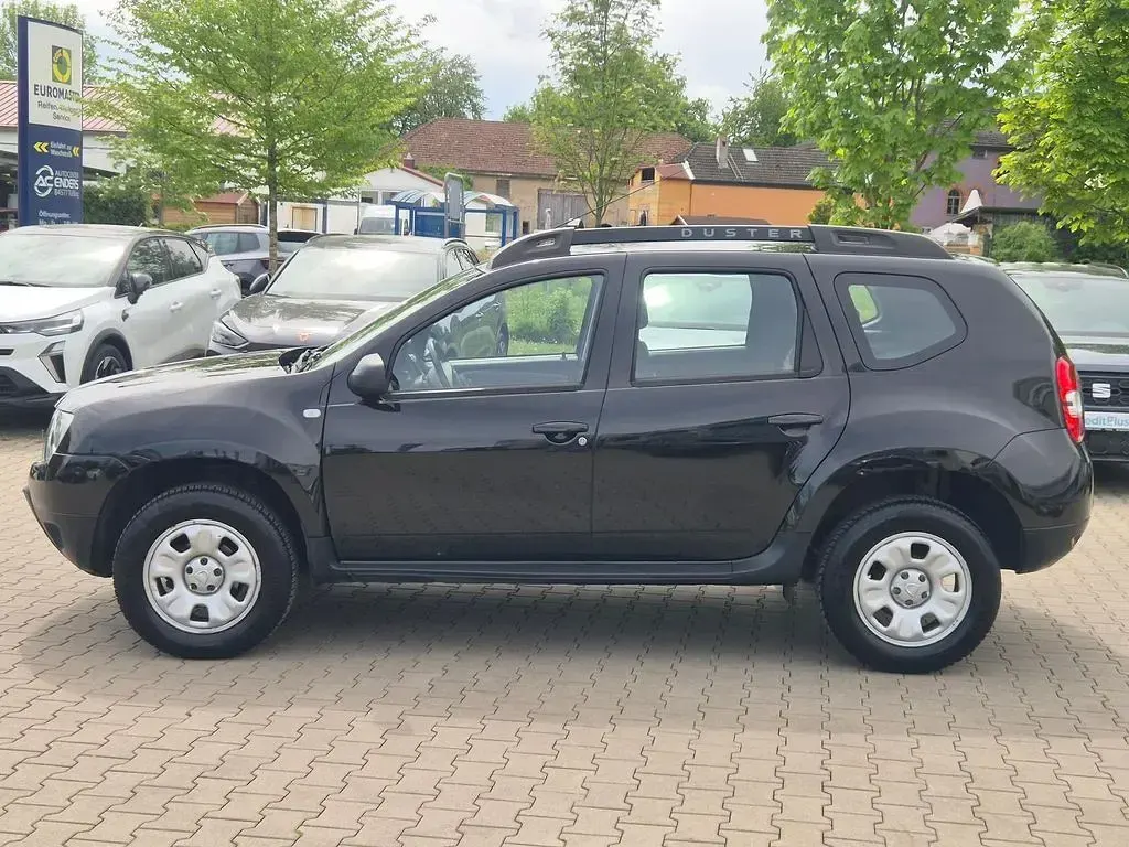 Second-hand Dacia Duster Lauréate 114 CP (83 kW) 2016 Negru SUV