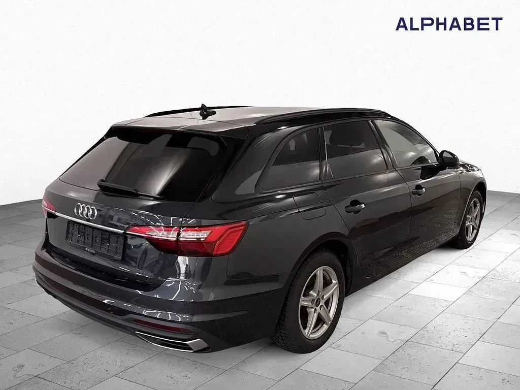 Gebraucht Audi A4 Sport 163 PS (119 kW) 2023 Grau Kombi