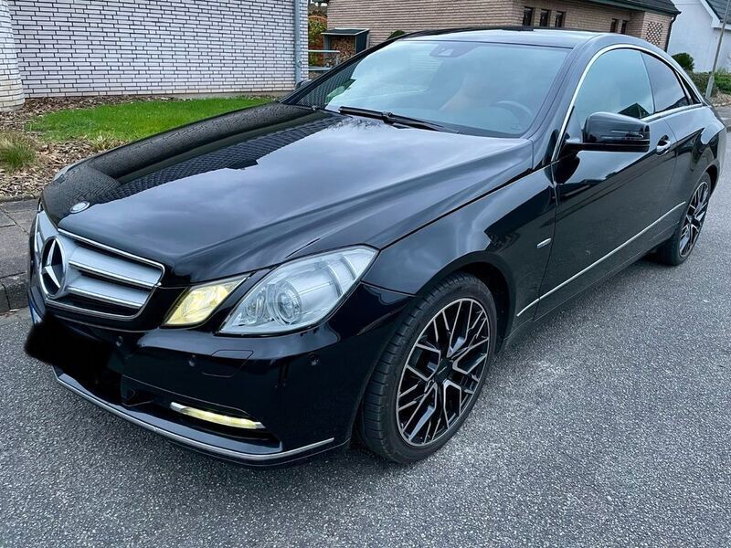 Gebraucht Mercedes E300 Elegance 252 PS (185 kW) 2011 Schwarz Coupé