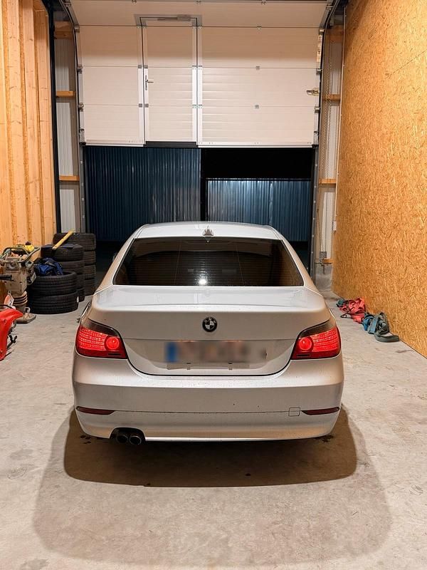 Gebraucht BMW 520 170 PS (125 kW) 2004 Silber Limousine