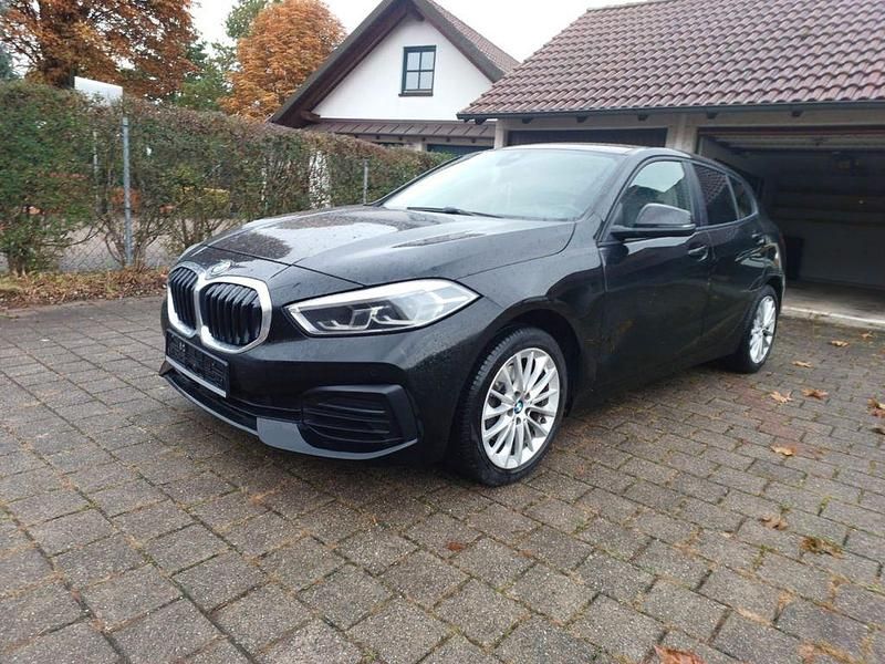 Schwarz Gebraucht 2022 BMW 118 Advantage Kleinwagen | 18.999 € (Guter Preis) - Bild 1/4