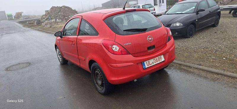 Gebraucht Opel Corsa 80 PS (58 kW) 2007 Rot Limousine