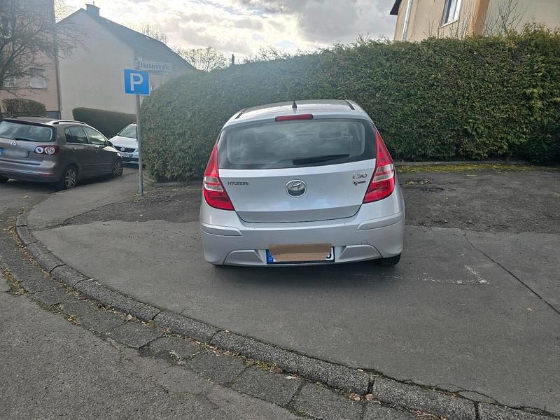 Gebraucht Hyundai i30 130 PS (95 kW) 2011 Silber Kombi