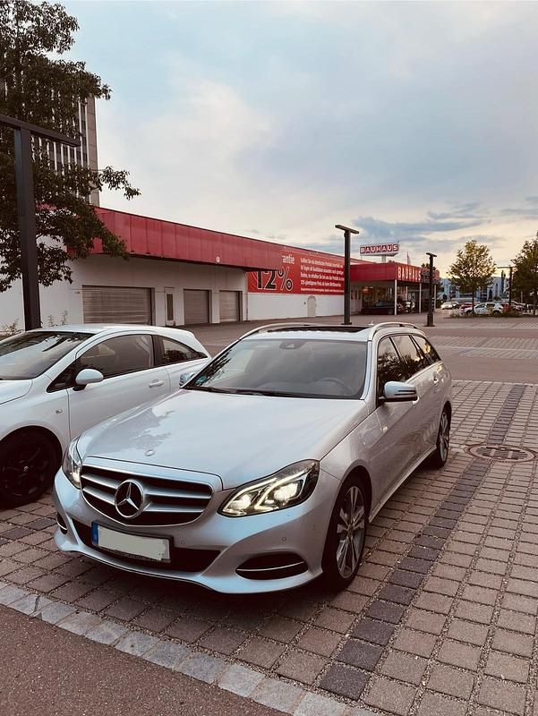 Silber Gebraucht 2015 Mercedes E220 Kombi | 15.300 € (Fairer Preis) - Bild 1/4