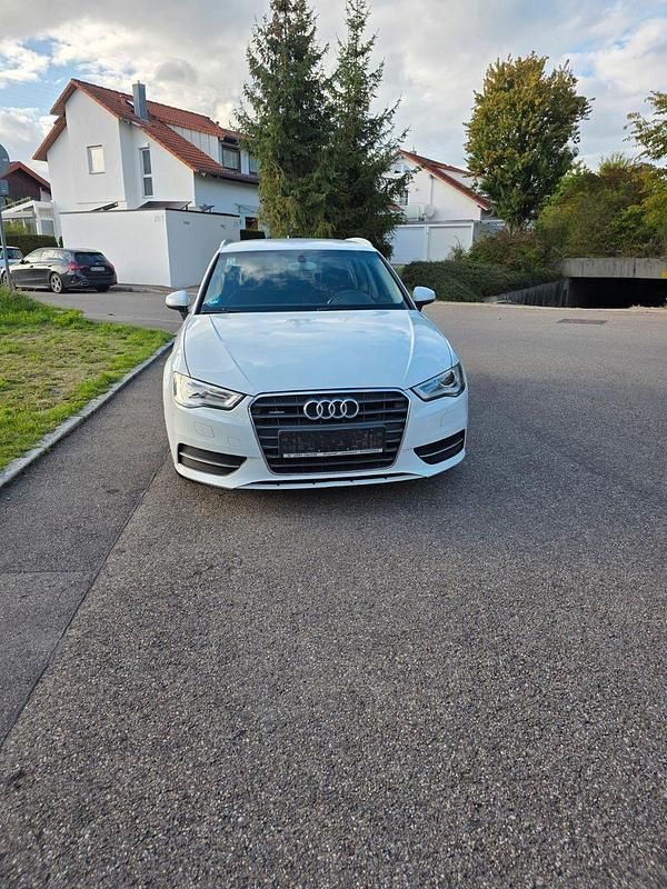 Weiß Gebraucht 2014 Audi A3 Ambiente Kombi | 9.999 € (Guter Preis) - Bild 1/4