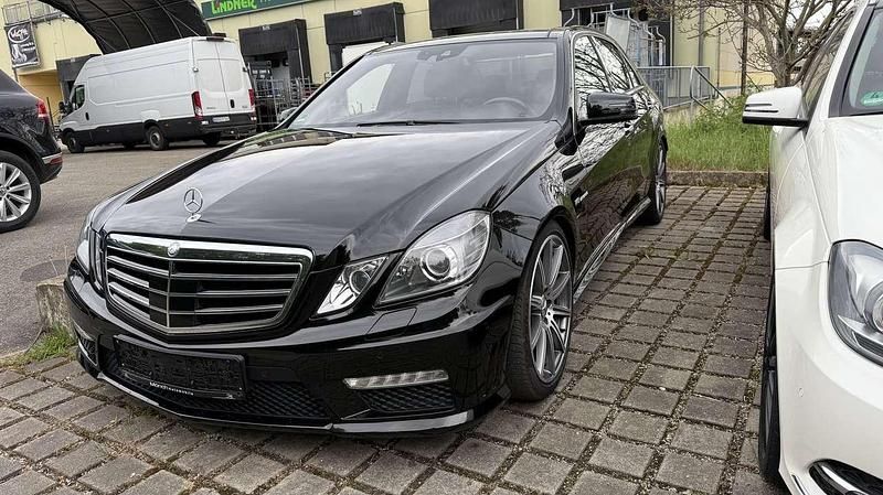 Obsidianschwarz metalliclack Gebraucht 2013 Mercedes E63 AMG AMG Limousine | 39.999 € - Bild 1/4