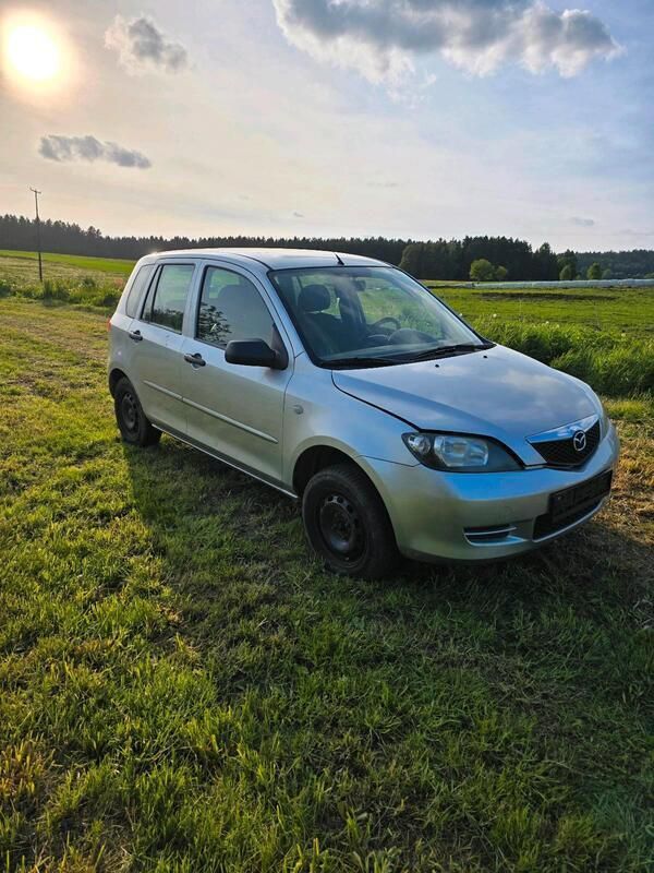 Silber Gebraucht 2004 Mazda 2 Kleinwagen | 1.600 € - Bild 1/4