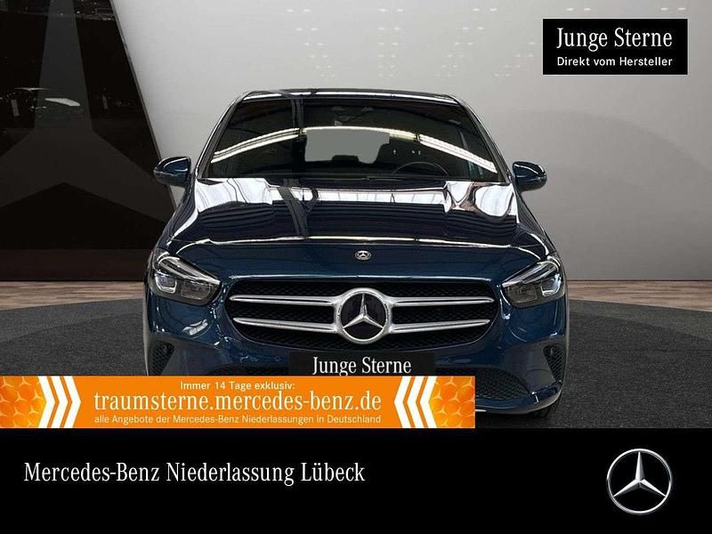 Blau Gebraucht 2020 Mercedes B200 Progressive Van / Kleinbus | 27.990 € (Etwas zu teuer) - Bild 1/3