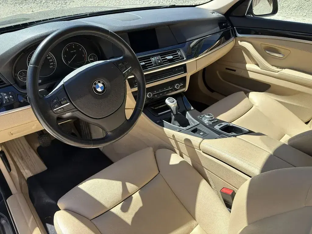 Second-hand BMW 520 184 CP (135 kW) 2010 Albastru Berlinǎ
