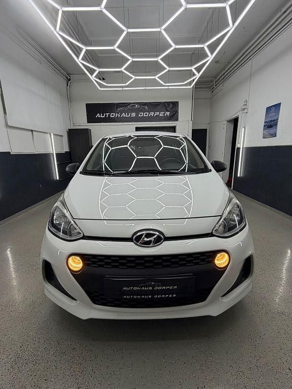 Gebraucht Hyundai i10 Classic 67 PS (49 kW) 2017 Weiß Kleinwagen