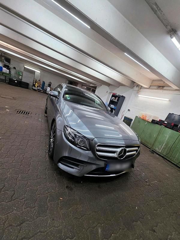 Gebraucht Mercedes E220 197 PS (144 kW) 2016 Grau Limousine