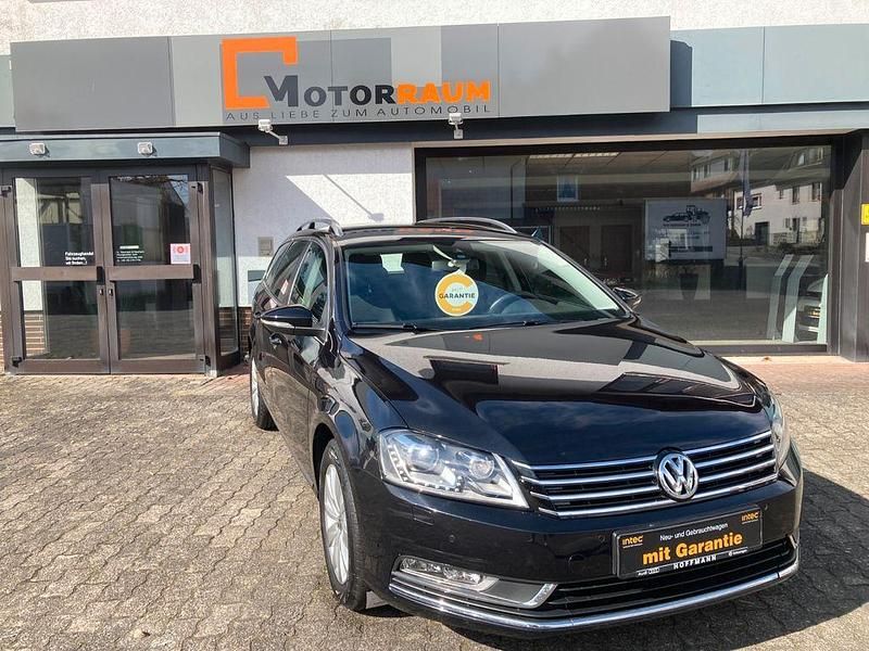 Schwarz Gebraucht 2012 VW Passat Kombi | 8.499 € (Fairer Preis) - Bild 1/4