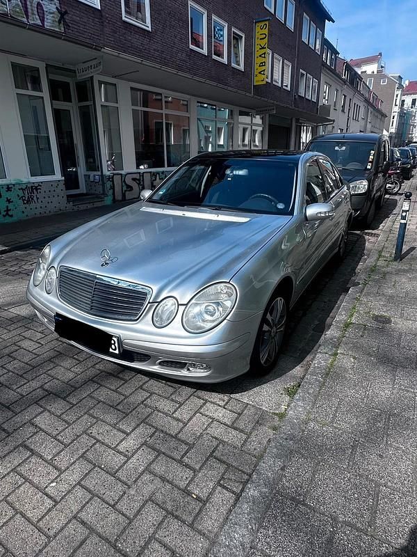 Usado Mercedes E240 2003 Cinzento Sedan