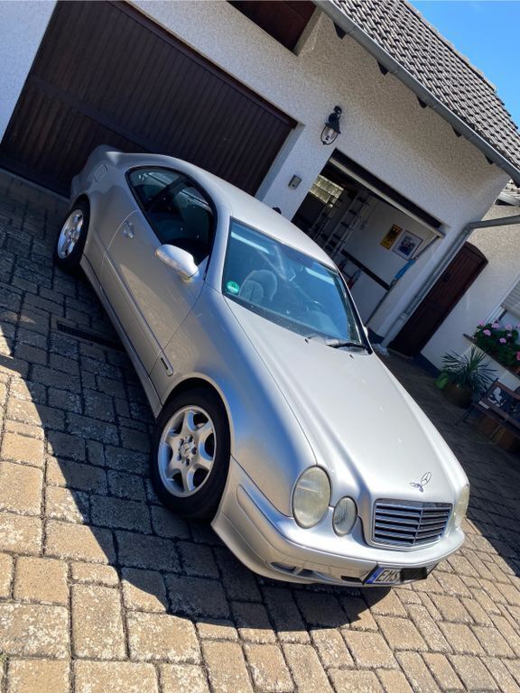Silber Gebraucht 2000 Mercedes CLK200 Avantgarde Coupé | 5.950 € - Bild 1/4