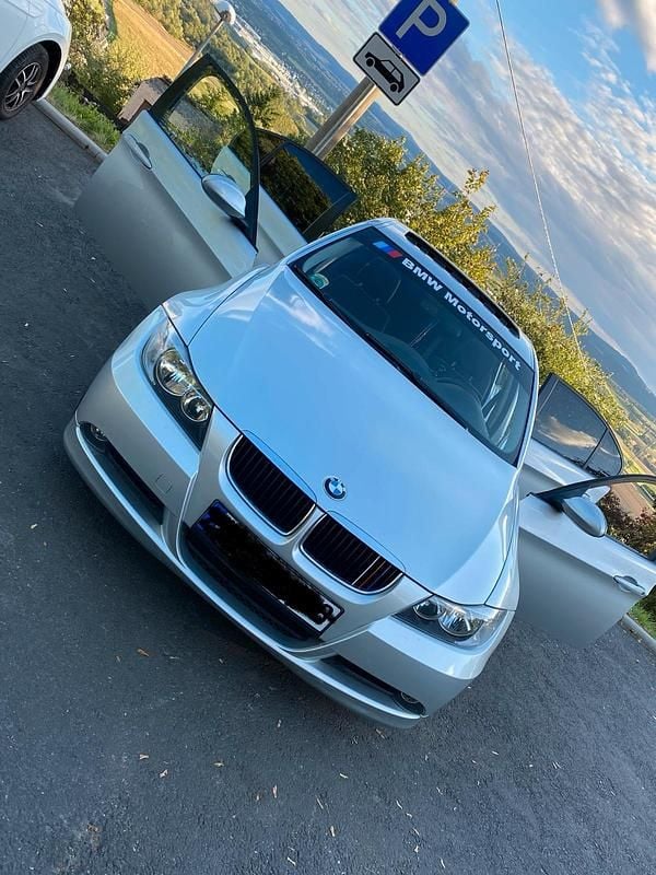 Gebraucht BMW 320 187 PS (137 kW) 2009 Silber Limousine