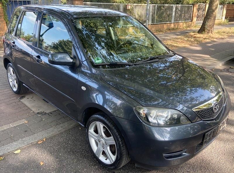 Grau Gebraucht 2007 Mazda 2 Active Kleinwagen | 1.450 € (Fairer Preis) - Bild 1/4