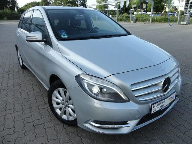 Silber Gebraucht 2014 Mercedes B220 Van / Kleinbus | 9.990 € (Guter Preis) - Bild 1/4