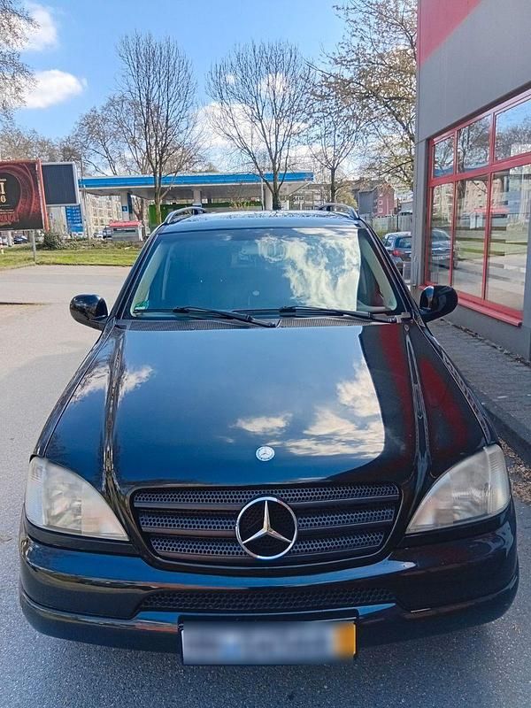 Gebraucht Mercedes ML430 272 PS (200 kW) 2000 Schwarz SUV