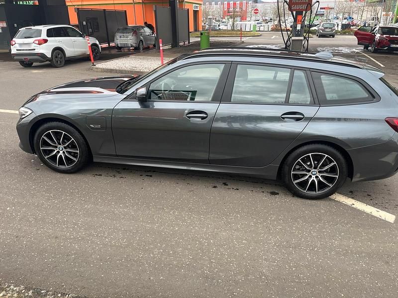 Gebraucht BMW 320e 204 PS (150 kW) 2022 Grau Kombi