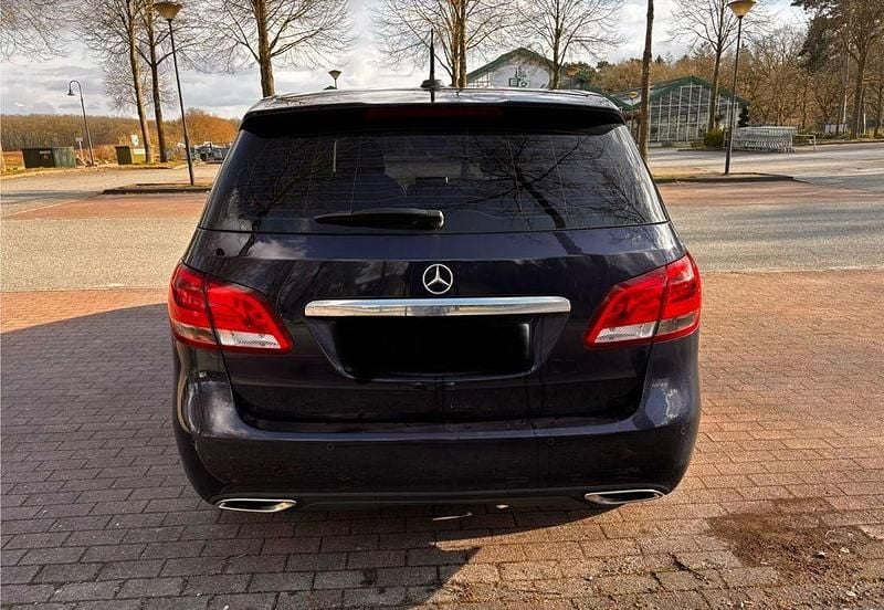 Gebraucht Mercedes B220 177 PS (130 kW) 2017 Blau Van / Kleinbus