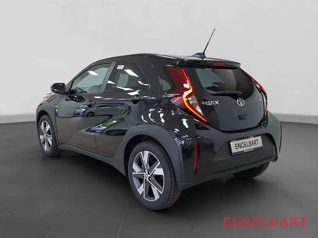 Neu Toyota Aygo X Active 116 PS (85 kW) 2026 Schwarz SUV