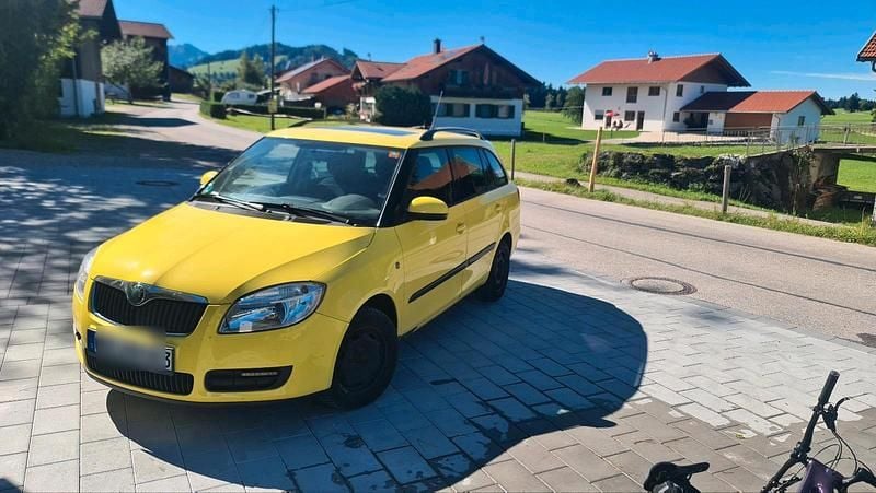 Gelb Gebraucht 2009 Skoda Fabia Kombi | 1.499 € (Superpreis) - Bild 1/4