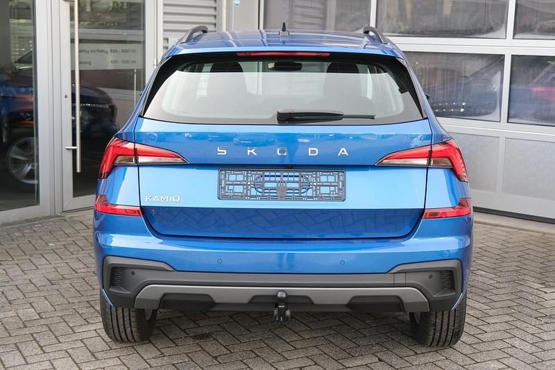 Neu Skoda Kamiq Selection 116 PS (85 kW) 2025 Race blau metallic SUV