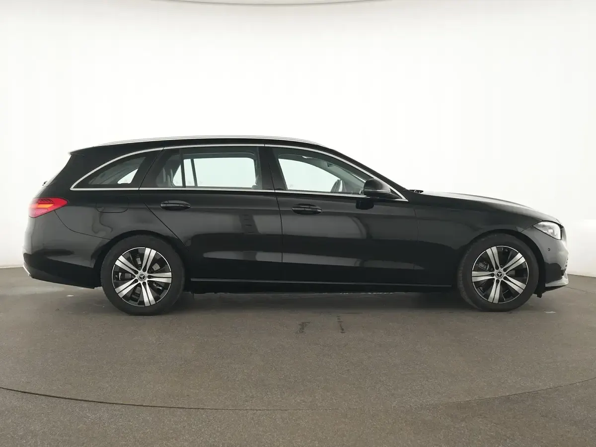 Gebraucht Mercedes C200 Avantgarde 163 PS (119 kW) 2025 Schwarz Limousine