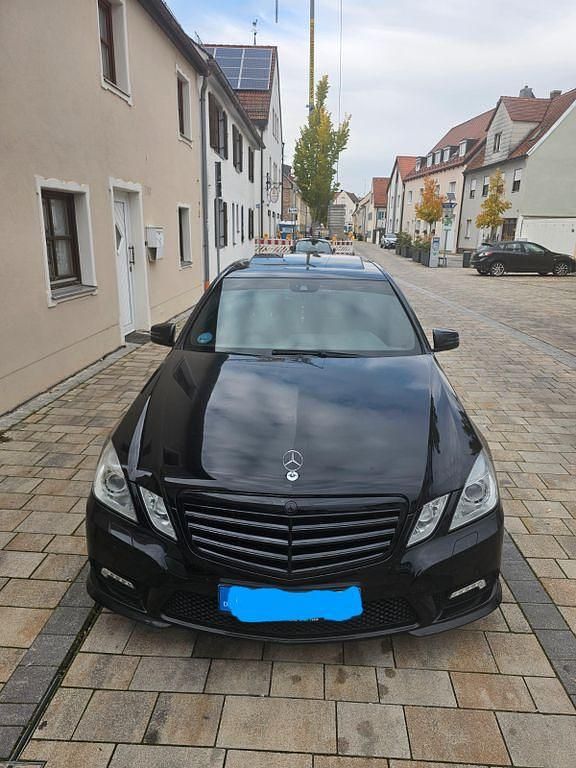 Schwarz Gebraucht 2010 Mercedes 300 Limousine | 10.000 € - Bild 1/4