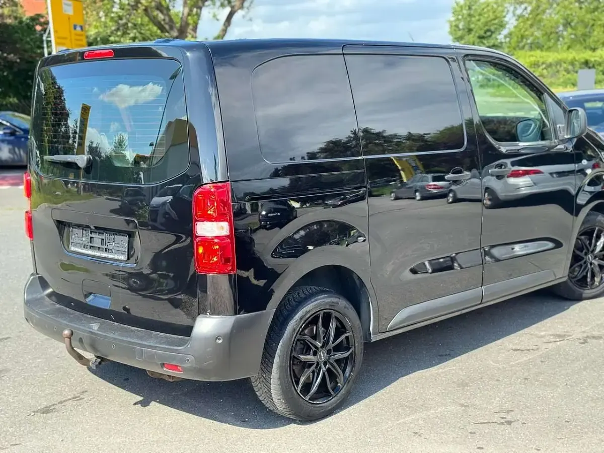 Gebraucht Peugeot Expert Premium 122 PS (89 kW) 2019 Lack onyx schwarz/typ aussen Van