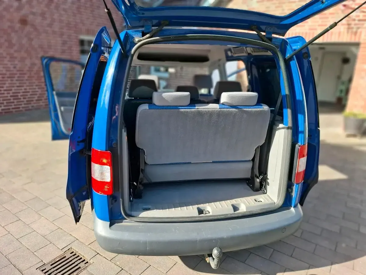 Second-hand VW Caddy 105 CP (77 kW) 2006 Albastru Monovolum
