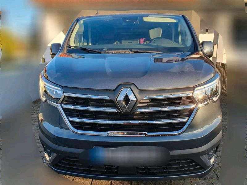 Grau Gebraucht 2023 Renault Trafic Van / Kleinbus | 39.900 € (Fairer Preis) - Bild 1/4