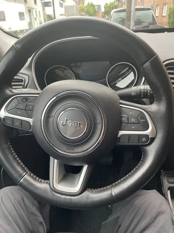 Gebraucht Jeep Compass Limited 150 PS (110 kW) 2021 Grau SUV
