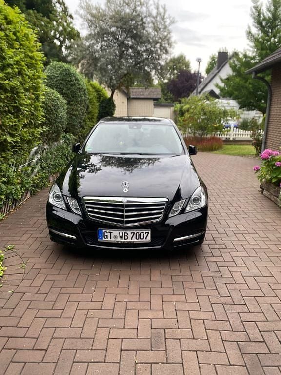 Gebraucht Mercedes E200 Avantgarde 184 PS (135 kW) 2011 Schwarz Limousine