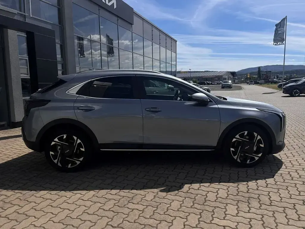 Neu Kia XCeed Spirit 150 PS (110 kW) 2026 Silber SUV