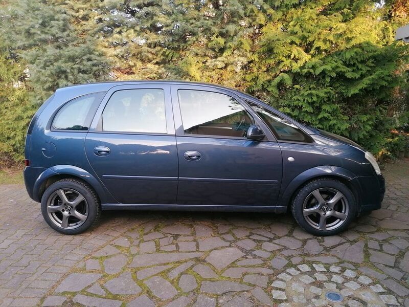 Grau Gebraucht 2008 Opel Meriva Selection Van / Kleinbus | 3.399 € (Etwas zu teuer) - Bild 1/1