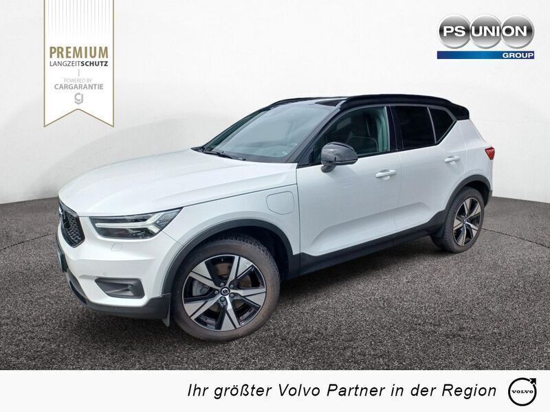 Weiss / crystal weiss Gebraucht 2022 Volvo XC40 R-Design SUV | 34.990 € (Guter Preis) - Bild 1/4
