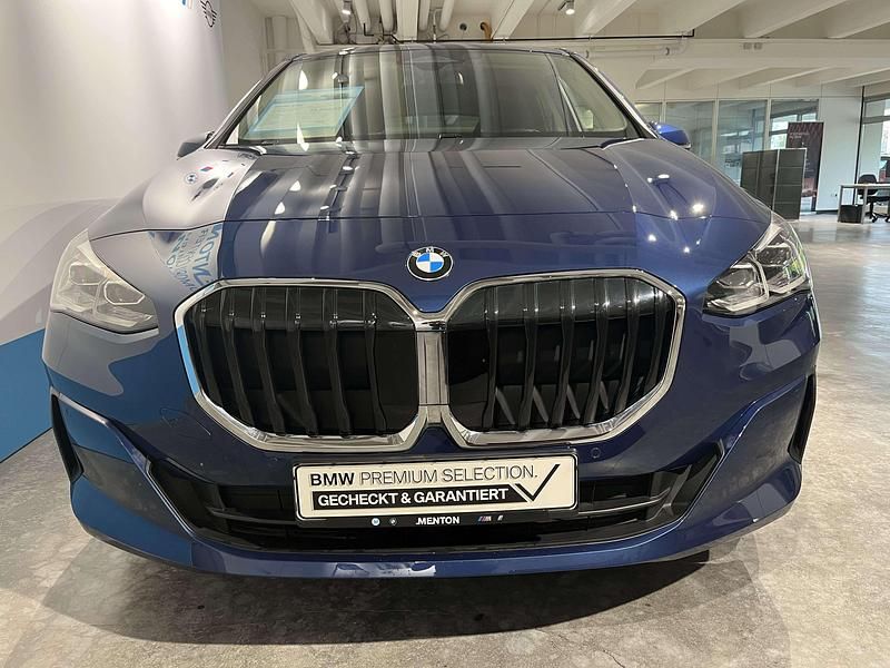 Gebraucht BMW 218 Efficient Dynamics 136 PS (100 kW) 2023 Phytonicblau metallic Van / Kleinbus