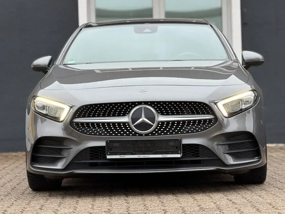 Gebraucht Mercedes A200 AMG line 163 PS (119 kW) 2019 Grau Kleinwagen