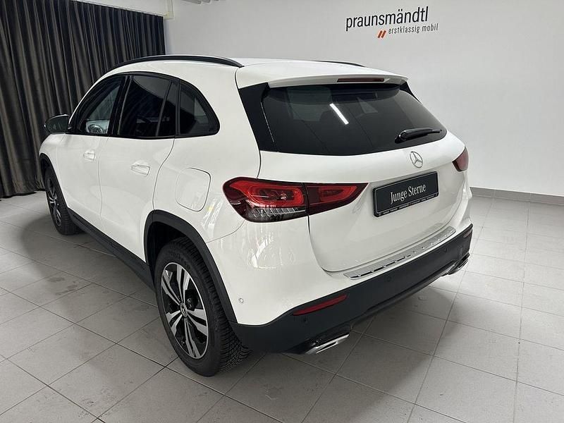 Gebraucht Mercedes GLA200 Progressive 163 PS (119 kW) 2021 Weiß SUV