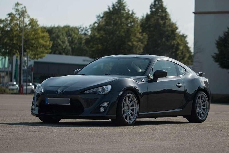 Grau Gebraucht 2015 Toyota GT86 GT Coupé | 25.500 € (Fairer Preis) - Bild 1/4