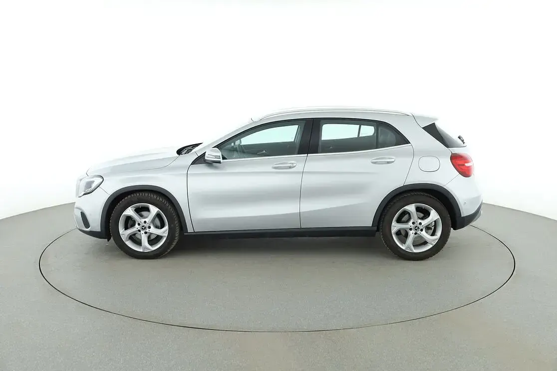Gebraucht Mercedes GLA180 Urban 122 PS (89 kW) 2018 Grau SUV