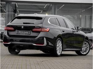 Neu BMW 520 197 PS (144 kW) 2026 Grau (sophistograu brillanteffekt) Kombi